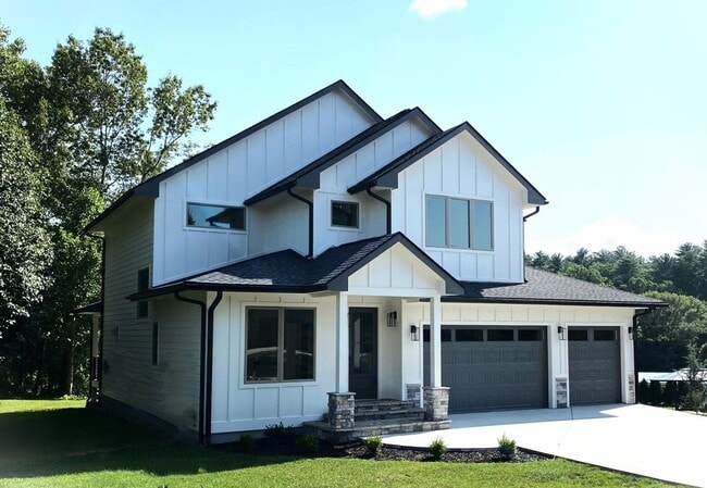 property at 31 Drakes Meadow Ln
