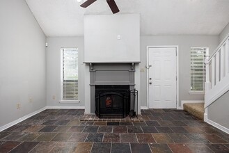 8148 Baringer Rd in Baton Rouge, LA - Foto de edificio - Building Photo