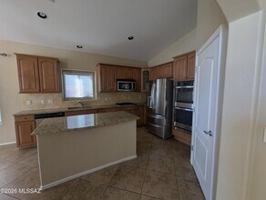 651 W Sonatina Ln in Oro Valley, AZ - Building Photo - Building Photo
