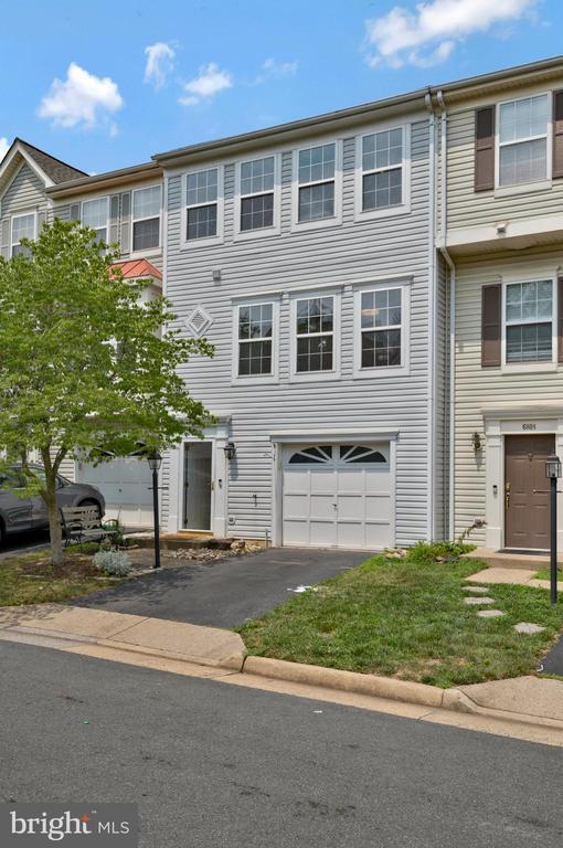 property at 6810 General Lafayette Way