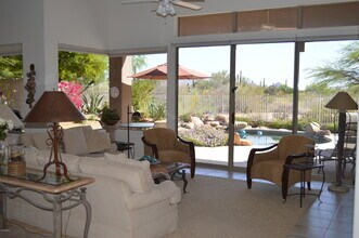 9255 E Broken Arrow Dr in Scottsdale, AZ - Foto de edificio - Building Photo