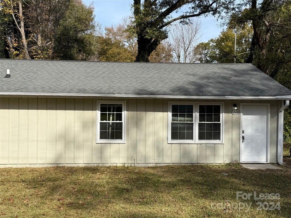 1500 John Ave in Gastonia, NC - Building Photo