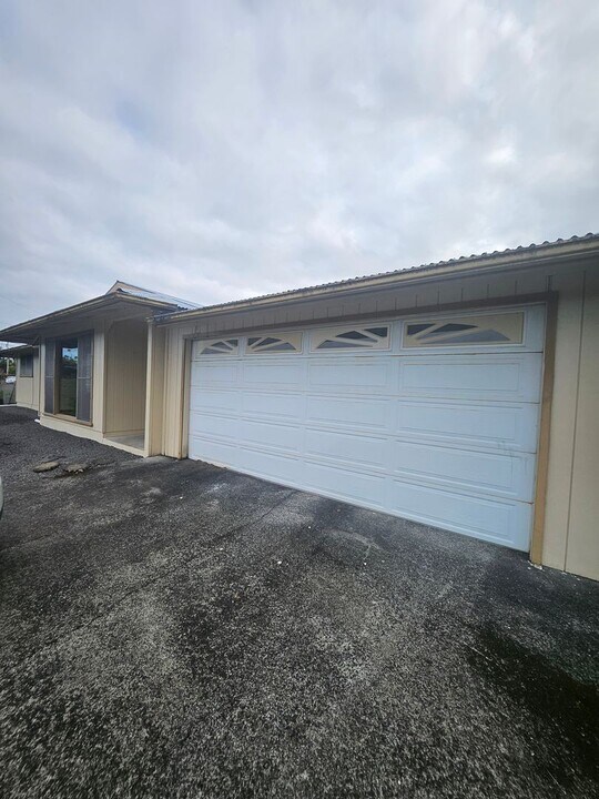 1073 W Kawailani St in Hilo, HI - Building Photo