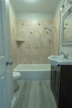 218 E Hunnicutt St in Baytown, TX - Building Photo - Building Photo