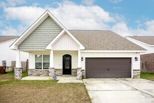 10463 W Landon Green Cir in Gulfport, MS - Building Photo