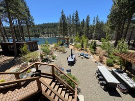 11869 Deerfield Dr in Truckee, CA - Building Photo
