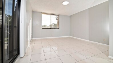 8353 Trent Ct in Boca Raton, FL - Building Photo - Building Photo