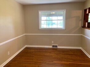 2900 Newtown Pike, Unit A in Lexington, KY - Foto de edificio - Building Photo