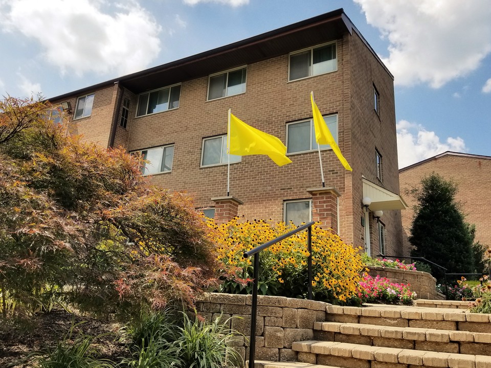 Heatherwood Apartments in Philadelphia, PA - Building Photo