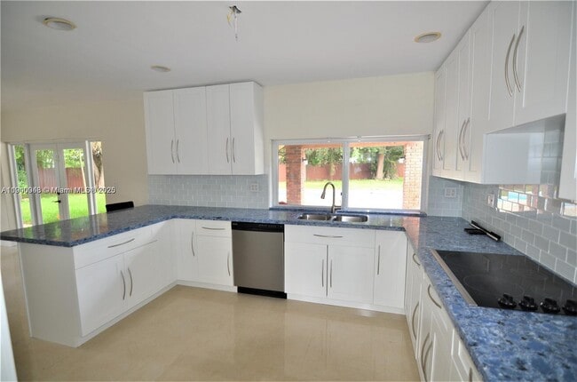 10820 SW 126th St in Miami, FL - Building Photo - Building Photo