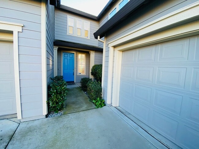 5512 Claudied Way in Elk Grove, CA - Building Photo - Building Photo