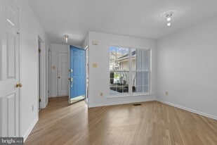 112 Stewarts Ct in Phoenixville, PA - Building Photo