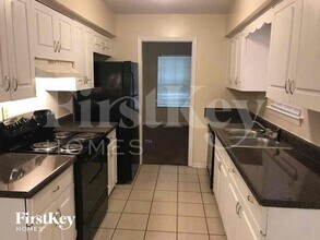 5712 Fox Bend Ave in Memphis, TN - Foto de edificio - Building Photo