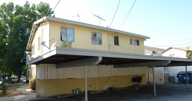 5828 Woodman Ave in Van Nuys, CA - Building Photo - Building Photo