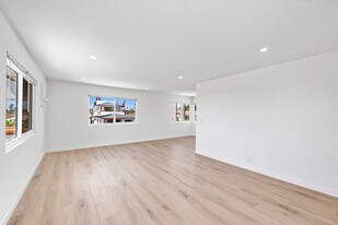 223 Avenida Victoria in San Clemente, CA - Building Photo
