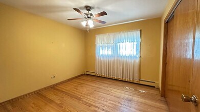 5219 N Bernard St, Unit 1 in Chicago, IL - Building Photo - Building Photo