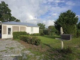 1200 Clay Ave in Panama City, FL - Building Photo