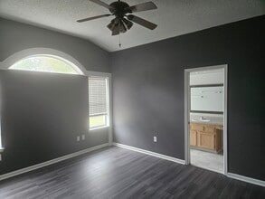 8121 Fieldside Dr W in Jacksonville, FL - Foto de edificio - Building Photo