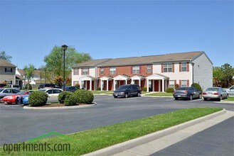 Victory Village in Portsmouth, VA - Building Photo - Building Photo