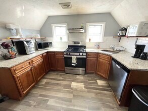 211 Elm St, Unit 3 in Everett, MA - Building Photo - Building Photo