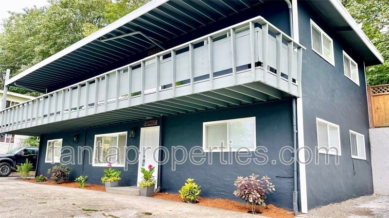 10417 Aqua Way S in Seattle, WA - Building Photo