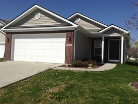 10261 Sunvista Ct in Avon, IN - Building Photo