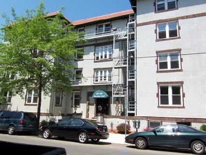 Harrison Court in New Haven, CT - Building Photo