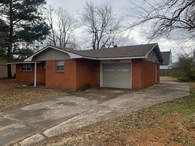 1039 W Bel Air Dr in Fayetteville, AR - Building Photo - Building Photo