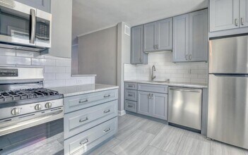 9015 W North Ave in Wauwatosa, WI - Building Photo - Building Photo
