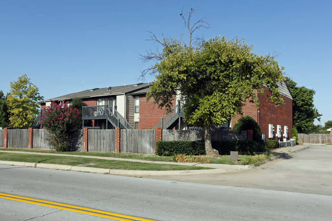 Copper Creek Condominiums in Norman, OK - Building Photo - Building Photo