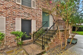 329 Gleneagles Dr in Friendswood, TX - Building Photo - Building Photo