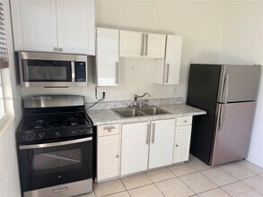 3620 NW 19th St in Miami, FL - Building Photo - Building Photo