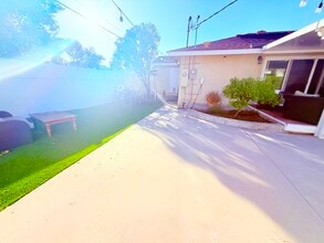 6424 Penfield Ave in Woodland Hills, CA - Building Photo - Building Photo