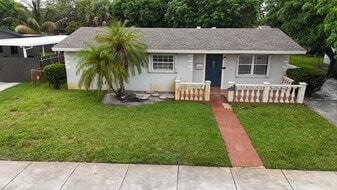 2830 NW 209th Terrace, Unit house in Miami Gardens, FL - Building Photo