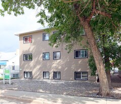 Steven Manor in Edmonton, AB - Building Photo