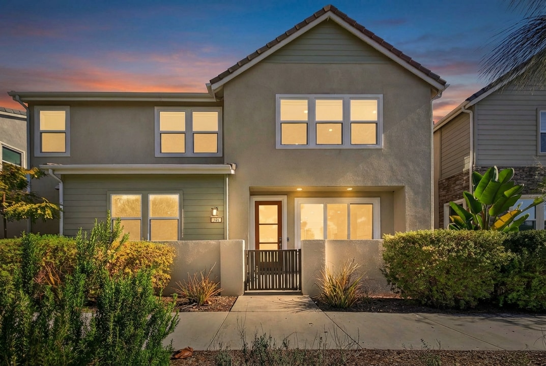 346 Chorus in Irvine, CA - Building Photo