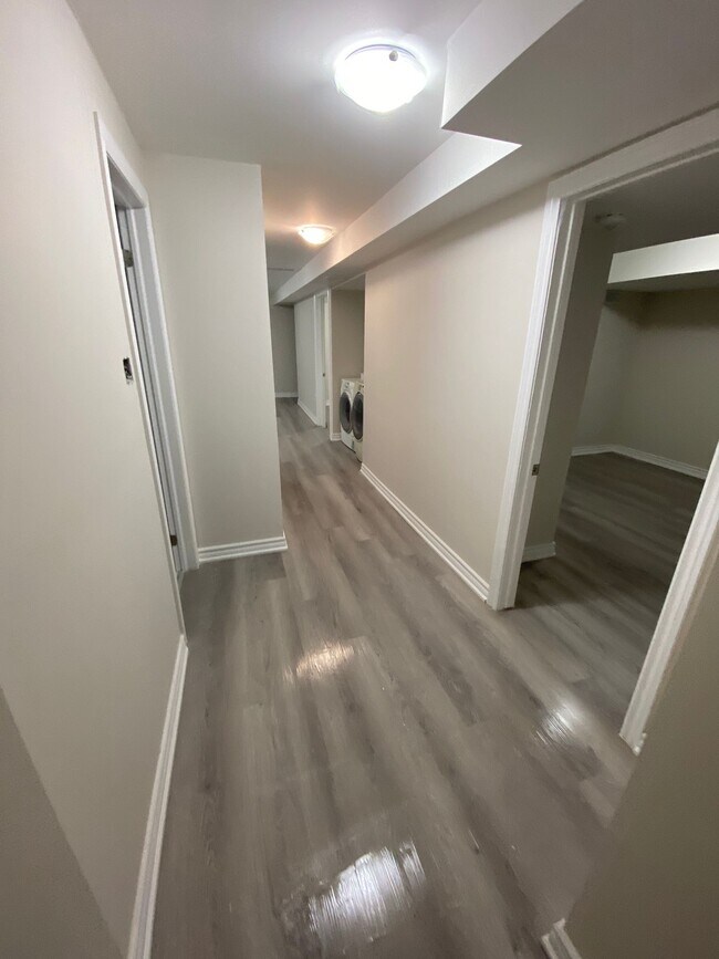 35 Amberley Dr in Toronto, ON - Building Photo - Building Photo