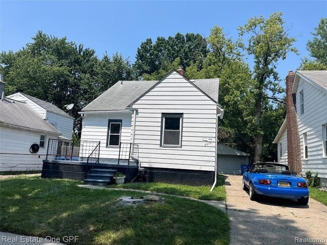 8679 Chalmers Ave in Warren, MI - Building Photo - Building Photo