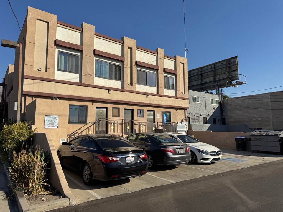 3836 E Foothill Blvd, Unit #B in Pasadena, CA - Foto de edificio