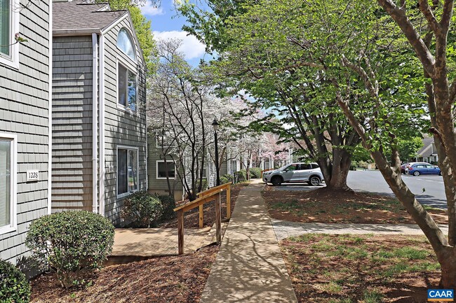 1242 Clifden Green in Charlottesville, VA - Building Photo - Building Photo