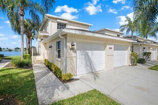 3320 W Crown Pointe Blvd in Naples, FL - Building Photo