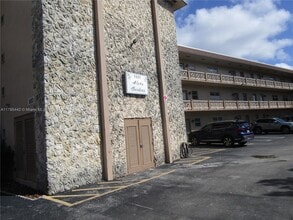 5003 NW 35th St in Lauderdale Lakes, FL - Building Photo - Building Photo