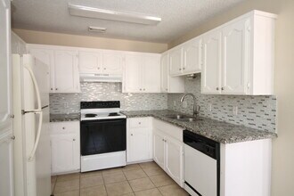 Summit Apartments in McAllen, TX - Building Photo - Building Photo