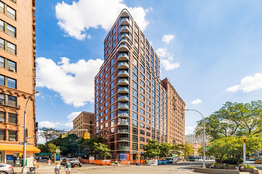 The Straus Park Condominium in New York, NY - Building Photo