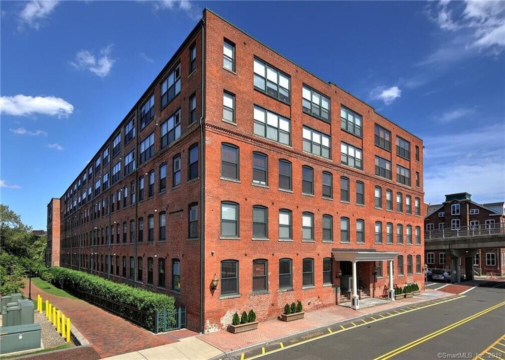 145 Canal St, Unit 5 in Shelton, CT - Building Photo