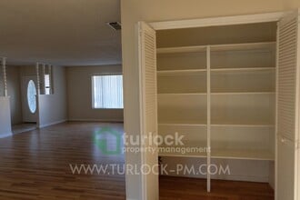 660 Hillsdale Dr in Turlock, CA - Building Photo - Building Photo