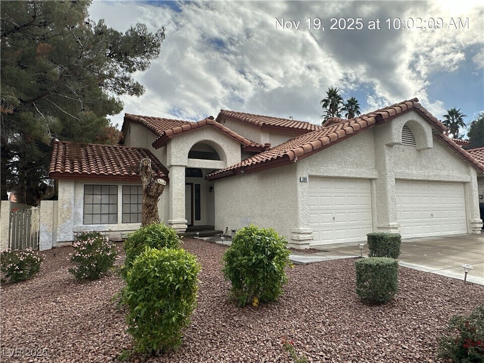 398 Decareo Ct in Henderson, NV - Building Photo