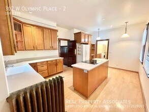 302 W Olympic Pl in Seattle, WA - Building Photo - Building Photo