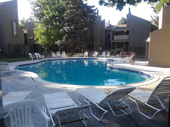 5300 E Cherry Creek South Dr, Unit Cherry Creek Village in Denver, CO - Building Photo - Building Photo
