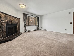 355 Donna Dr in Anchorage, AK - Building Photo - Building Photo